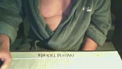 HappyToShowOff webcam model stream image