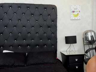 valery-quenn webcam camsoda model stream image