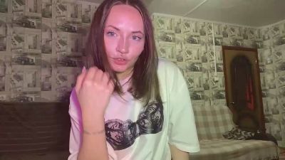 YanHirth webcam model stream image