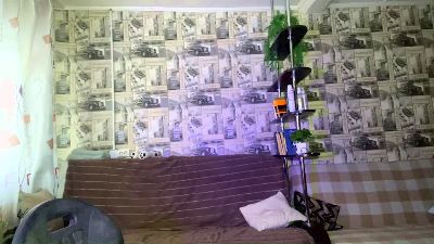 YanHirth webcam model stream image