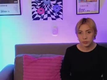 violettgrey_ webcam model stream image