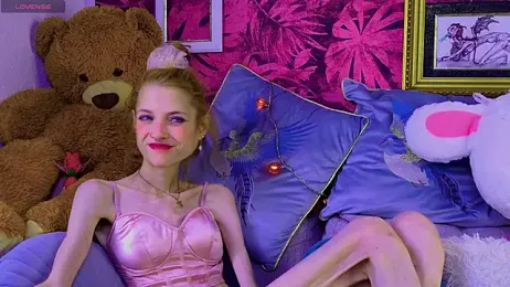 KittyRaine webcam model stream image