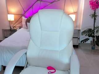 laylaa-breezee webcam model stream image