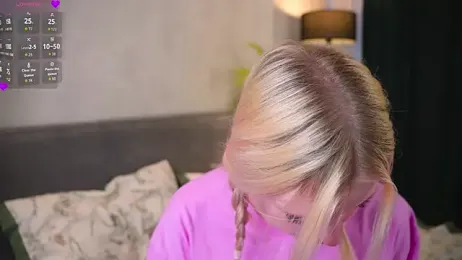 EdlaHewell webcam model stream image