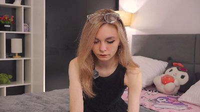 MaryannBinette webcam model stream image