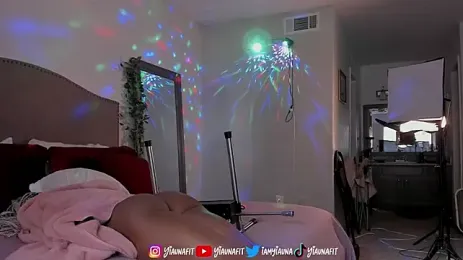 Yiauna webcam model stream image