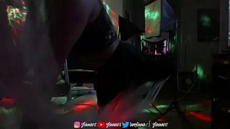 Yiauna webcam model stream image