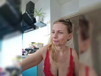 ShiningMILF webcam bongacams model stream image