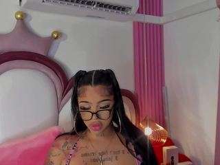 khelanyisyy webcam model stream image