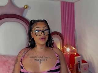 khelanyisyy webcam model stream image