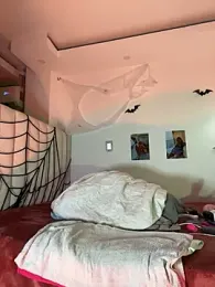 Scarletthornyx webcam model stream image