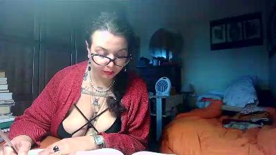 AliceBehind webcam model stream image