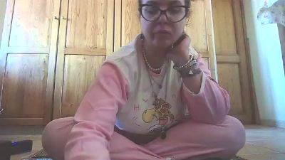 AliceBehind webcam model stream image