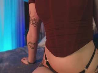 cute-lily webcam model stream image