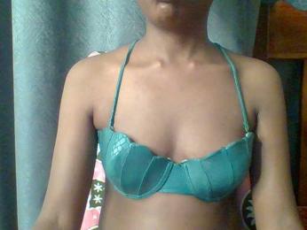Hotchille webcam bongacams model stream image