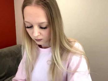 QueenieGroos webcam bongacams model stream image