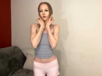 QueenieGroos webcam bongacams model stream image