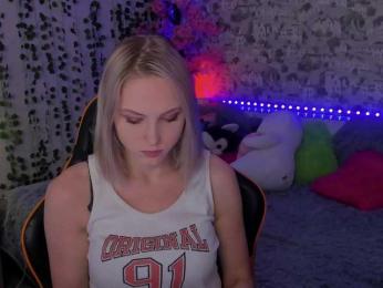 GinaGinaLove webcam model stream image