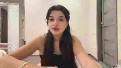 LizPabelick webcam model stream image