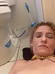 XXX2Freaks webcam model stream image