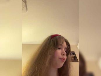 YourLadyyy webcam model stream image