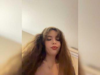 YourLadyyy webcam model stream image