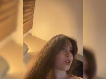 YourLadyyy webcam model stream image