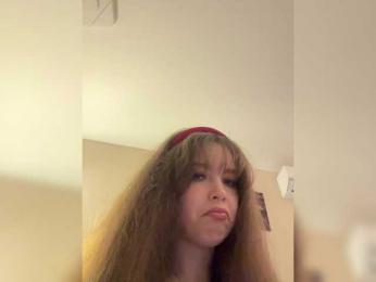 YourLadyyy webcam model stream image