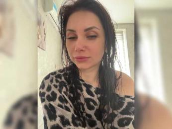Y_Leiki webcam model stream image