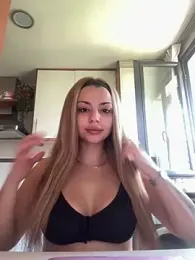 Noeliagglow webcam model stream image