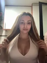 Noeliagglow webcam model stream image