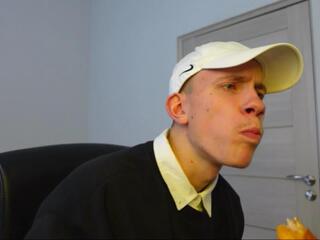 Dan Roads webcam model stream image