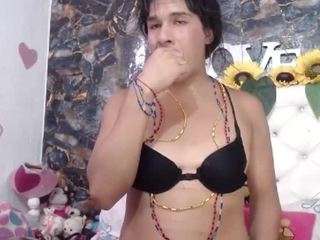 desire10inches webcam camsoda model stream image