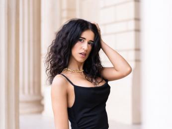 BellaLeen webcam model stream image
