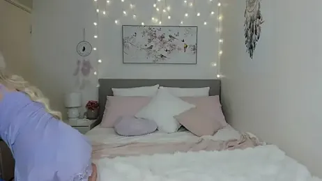 lunaraeXO webcam model stream image