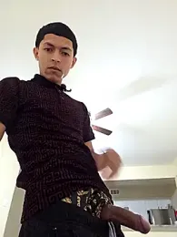 Yoko0381 webcam model stream image