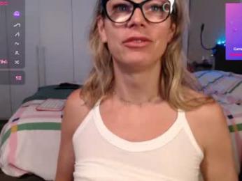 spicysweetlytwo webcam chaturbate model stream image