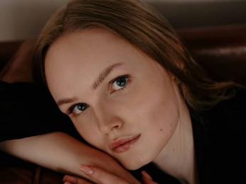 LalaHernanadez webcam model stream image