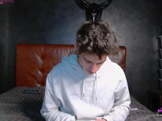 Leon Lovett webcam model stream image