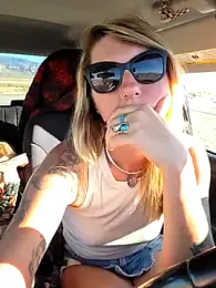 SheIsSomething webcam model stream image