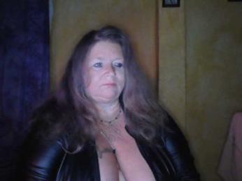 lady-vamp webcam model stream image