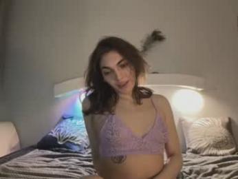 carry_hai webcam model stream image