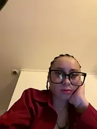 queenlo_xxx webcam model stream image