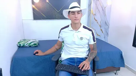 GoldenDesireX_ webcam model stream image