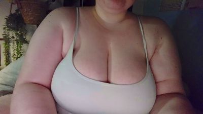 Queennie webcam model stream image