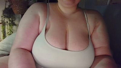 Queennie webcam model stream image