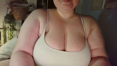 Queennie webcam model stream image