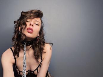 AlyceCox webcam model stream image