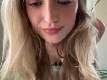 lucydreamsss webcam model stream image