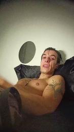 Uriel_23 webcam model stream image